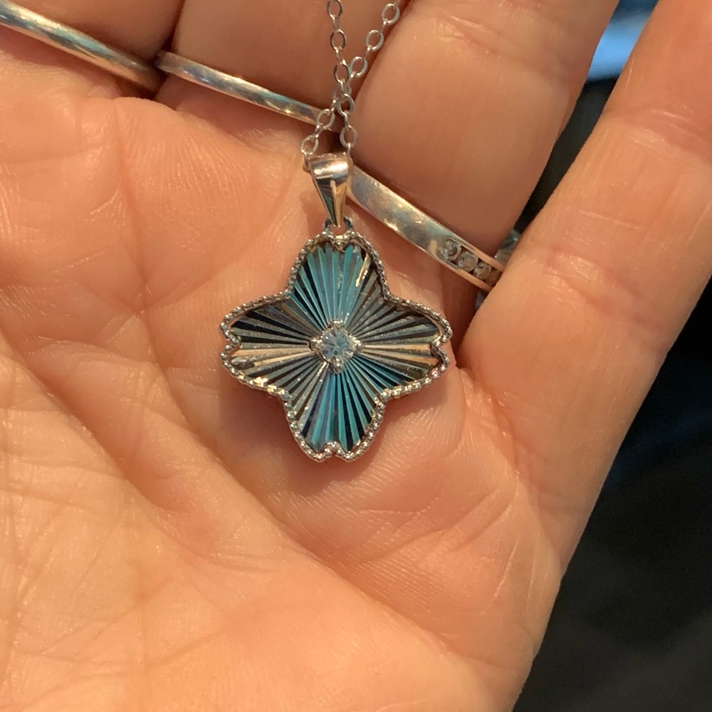 Beautiful 0.10 ct Moissanite necklace